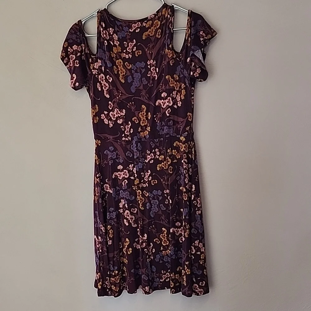 Maroon flower dress - Picture 2 of 2